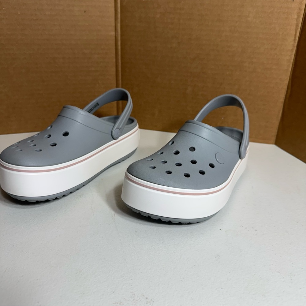 CROCS Crocband Platform Clogs Woman’s 7 Gray/White - Picture 3 of 6